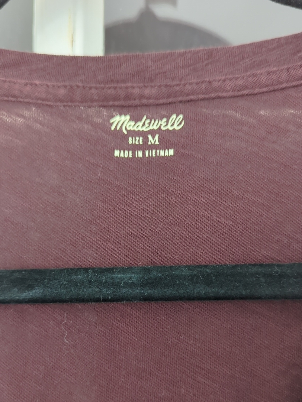 Madewell - V-Neck Pocket Tee in Deep Plum - Picture 3 of 8